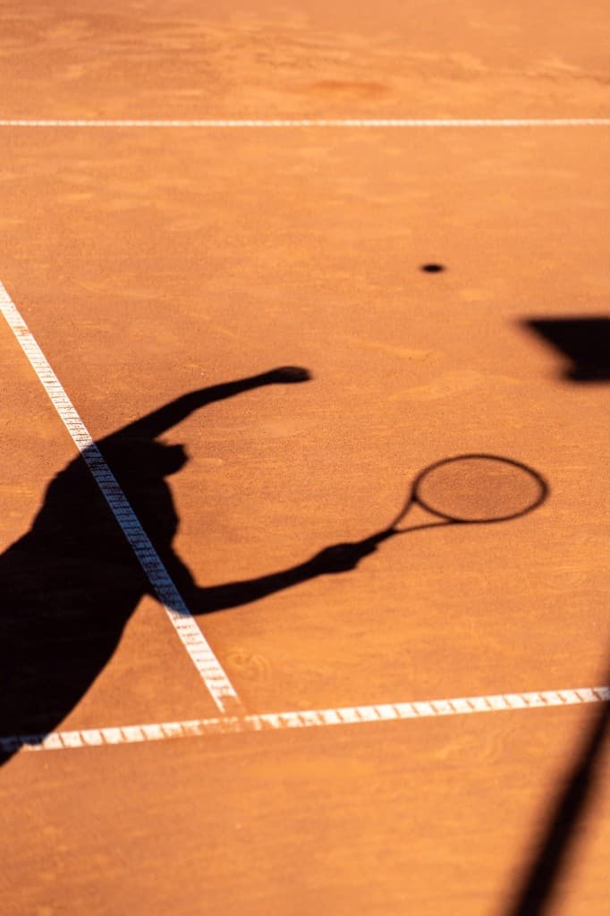 Campo da tennis in terra rossa